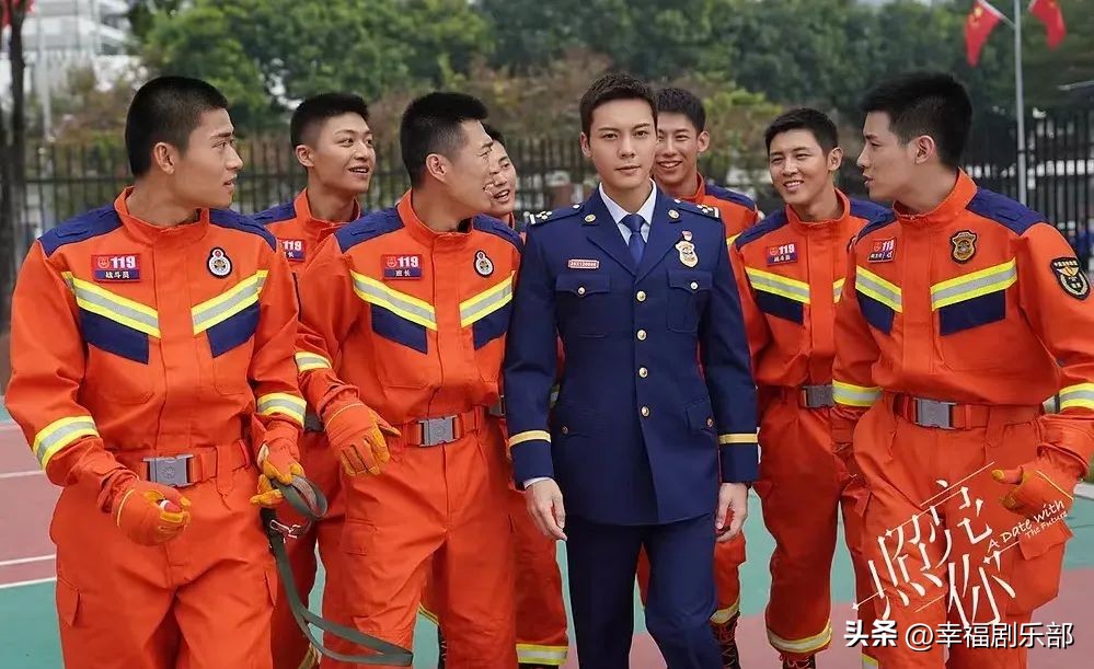 《照亮你》：烟火气中的逆行英雄，浪漫治愈的爱情童话