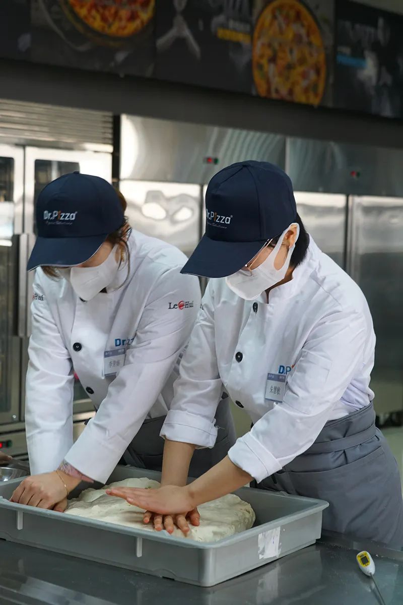 做意式披萨和美式披萨用的面粉一样吗？你选对做披萨的面粉了吗？