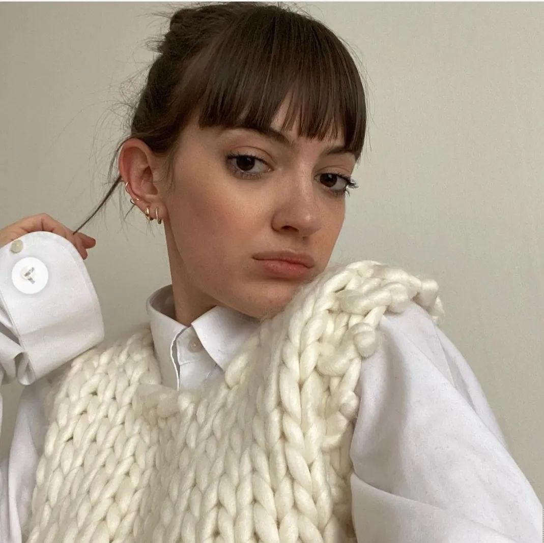 秋日马甲穿搭的n种,春天咖色格子针织马甲怎么搭配