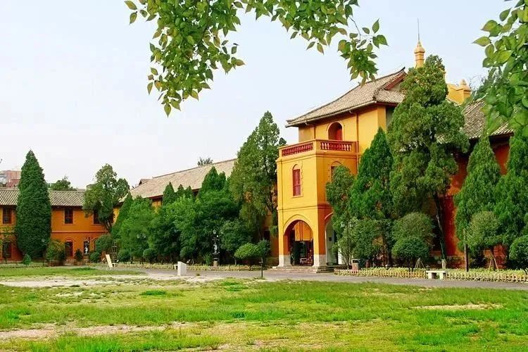 云南昆明有哪些景点值得去,云南昆明旅游必去十大景点