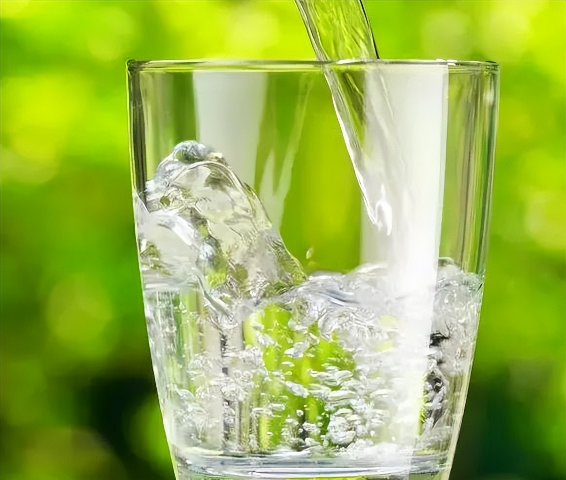 晨起第一杯水是怎么喝,晨起第一杯水到底怎么喝