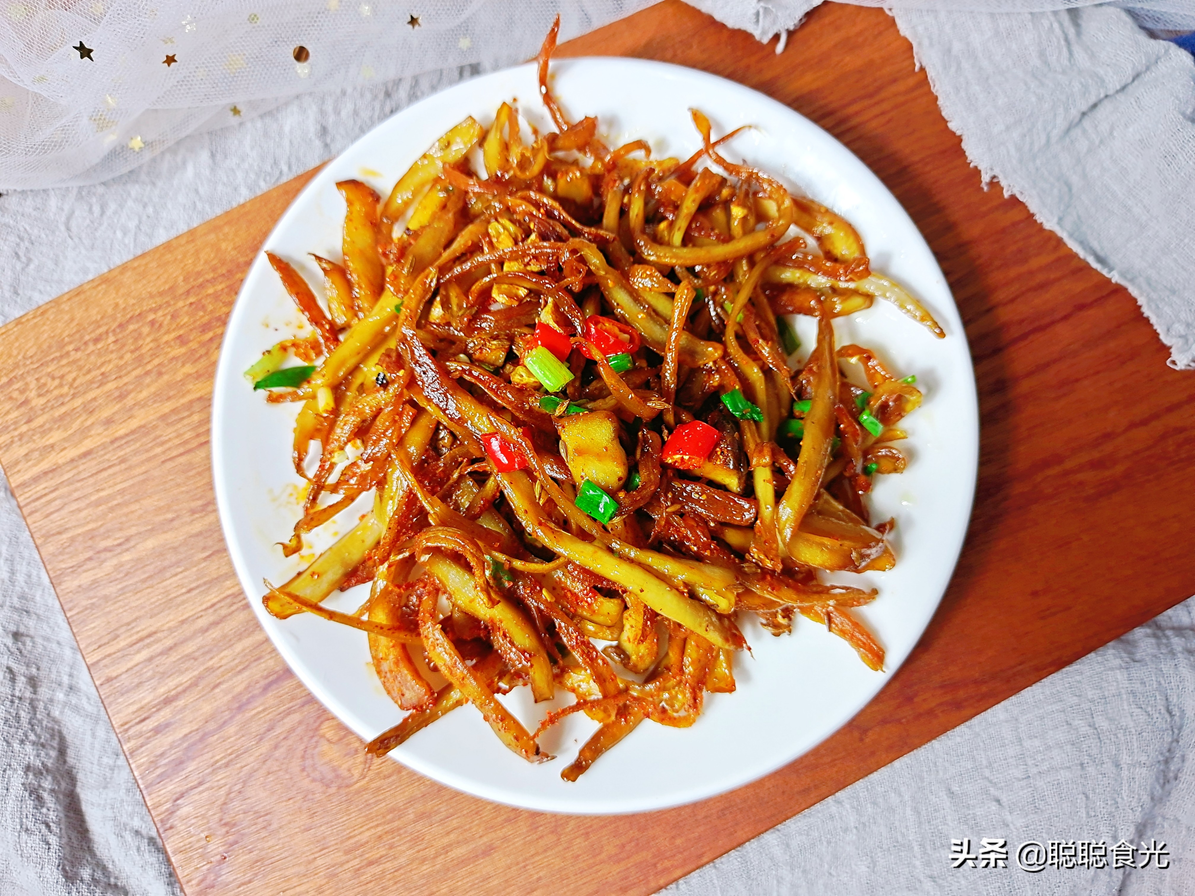 除夕年夜饭，推荐12道特色小炒，荤素搭配不单调，上桌先光盘