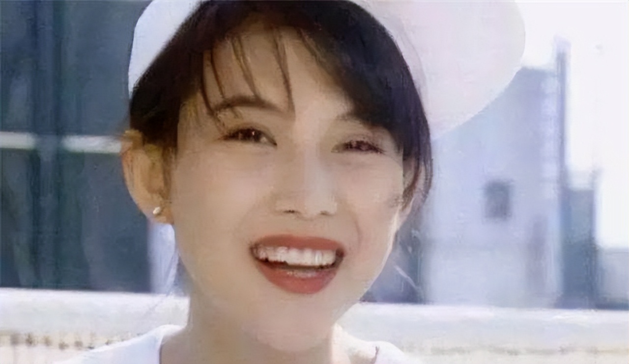 “最惨港姐”蔡少芬：6年获刘銮雄1.6亿资产，为何深得原配喜欢？