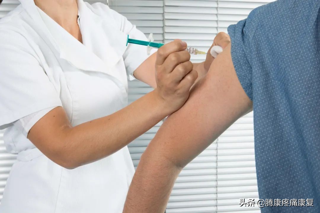 胳膊与肩膀相连处疼痛是什么原因,左胳膊上臂疼痛是什么原因造成的