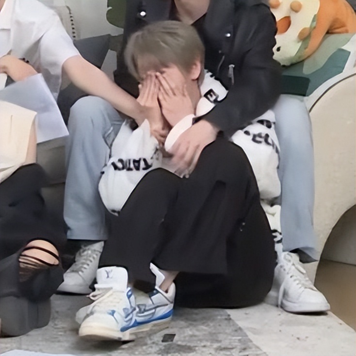 ak背景介绍,ak崩溃的瞬间