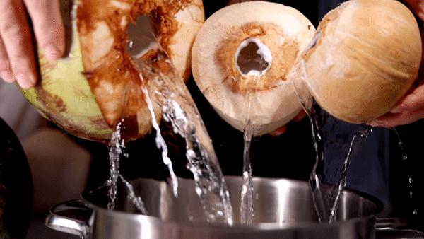 花胶鸡汤椰子水,椰子花胶煲鸡汤的做法及功效