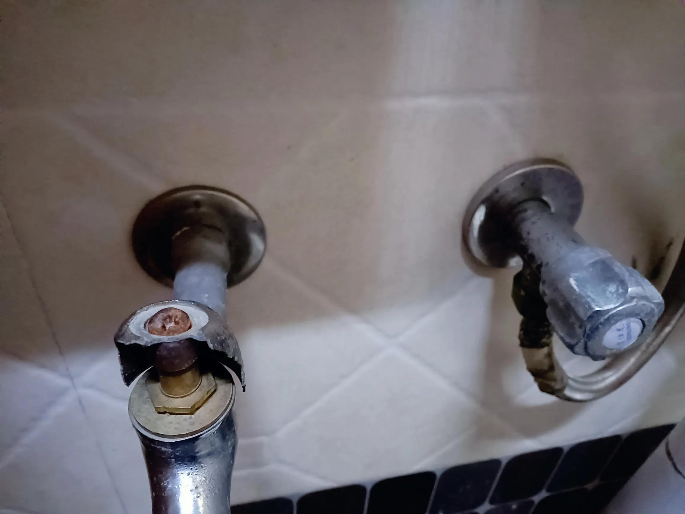 水龙头丝孔断在里面怎么卸,水龙头丝口断了有什么办法取出