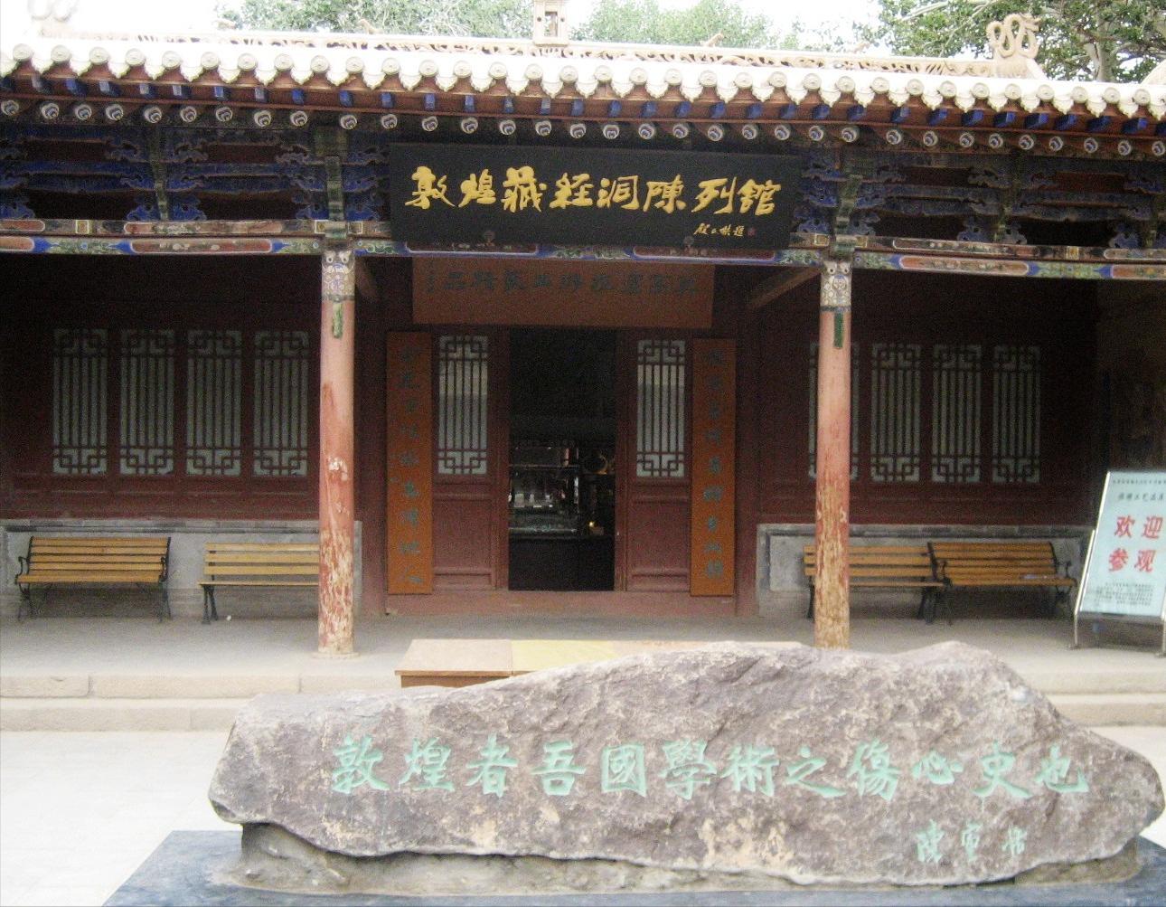 春联影响了城市的文明？城管撕毁他人私人财物，该当何责