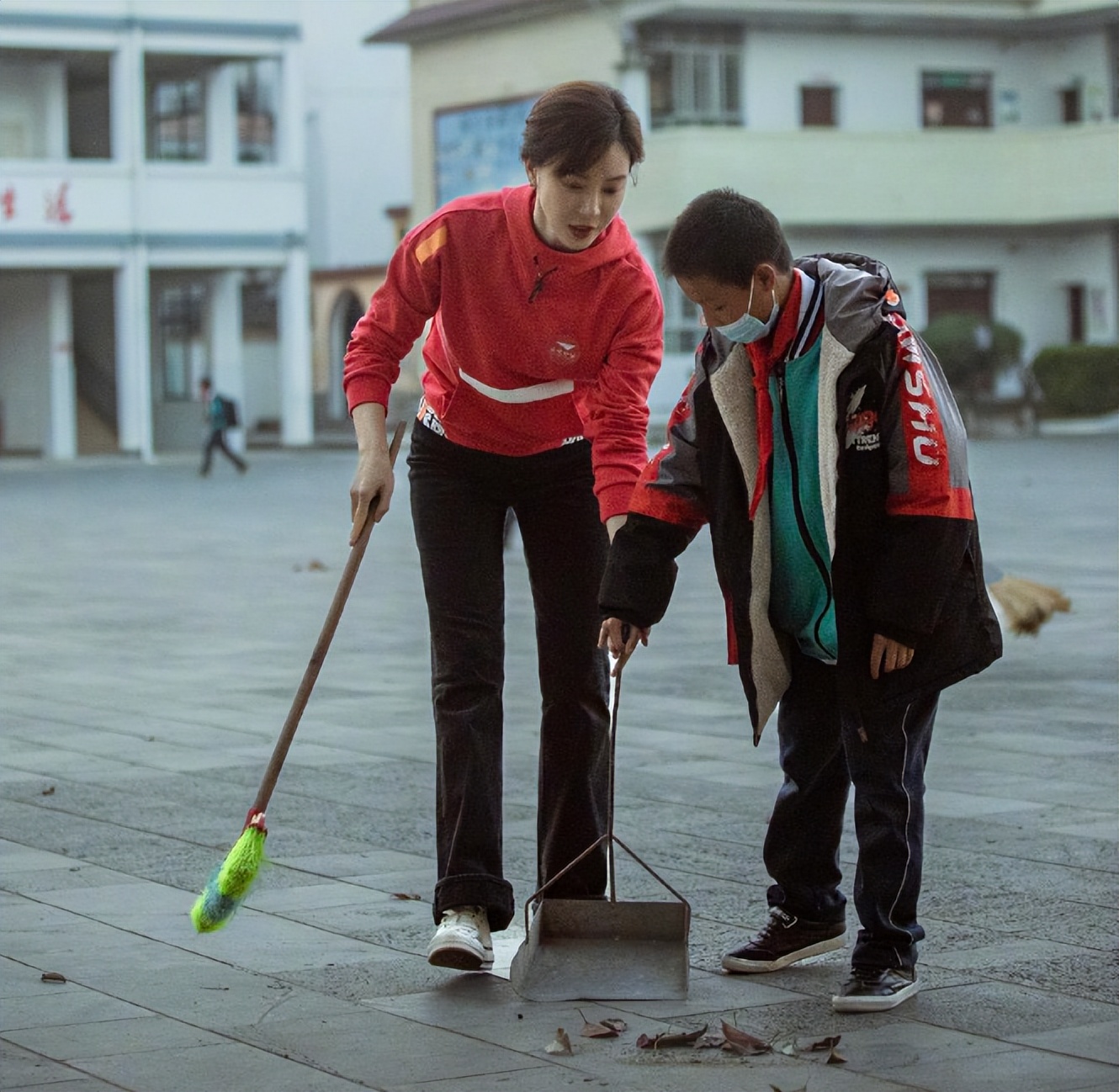 出轨家暴、车内拥吻、脚踏三条船,娱乐圈的“桃色大瓜”真精彩