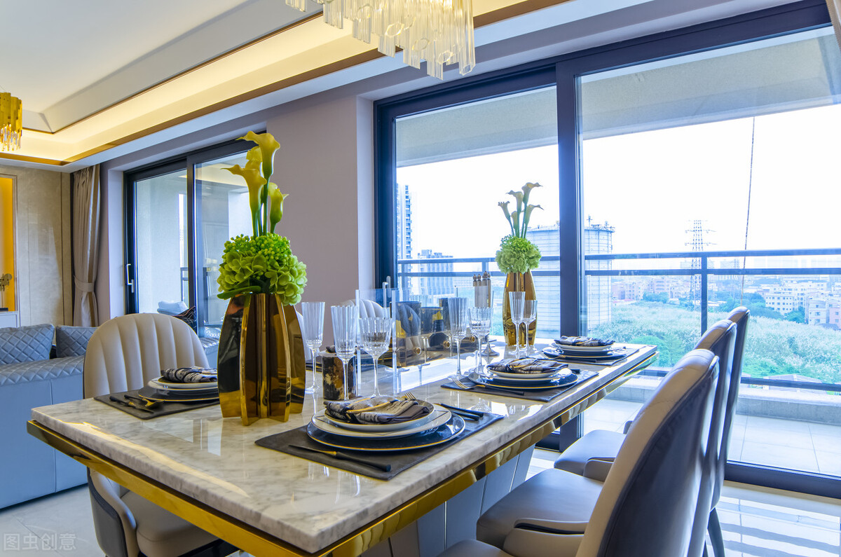 家用餐桌是圆桌好还是方桌好,餐桌圆桌选多大尺寸最合适