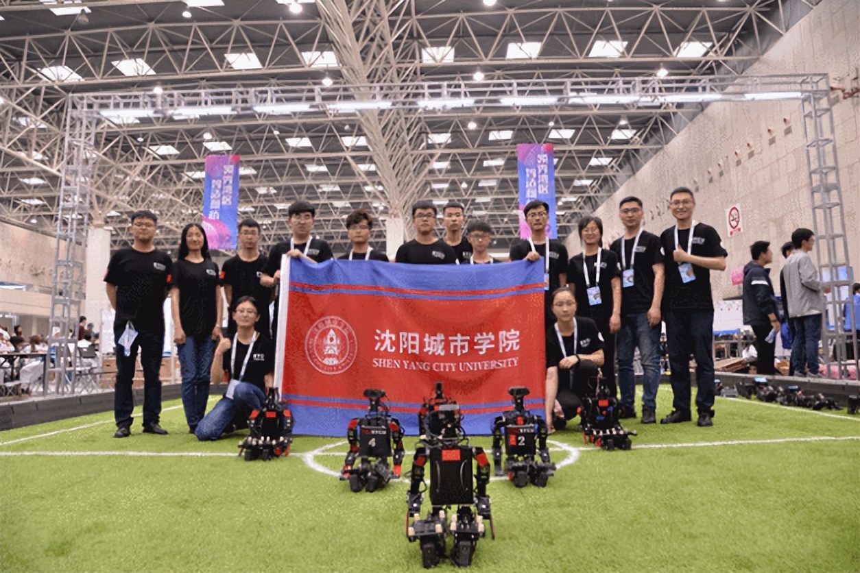 揭秘！《大三女生》中类人足球机器人的那些事