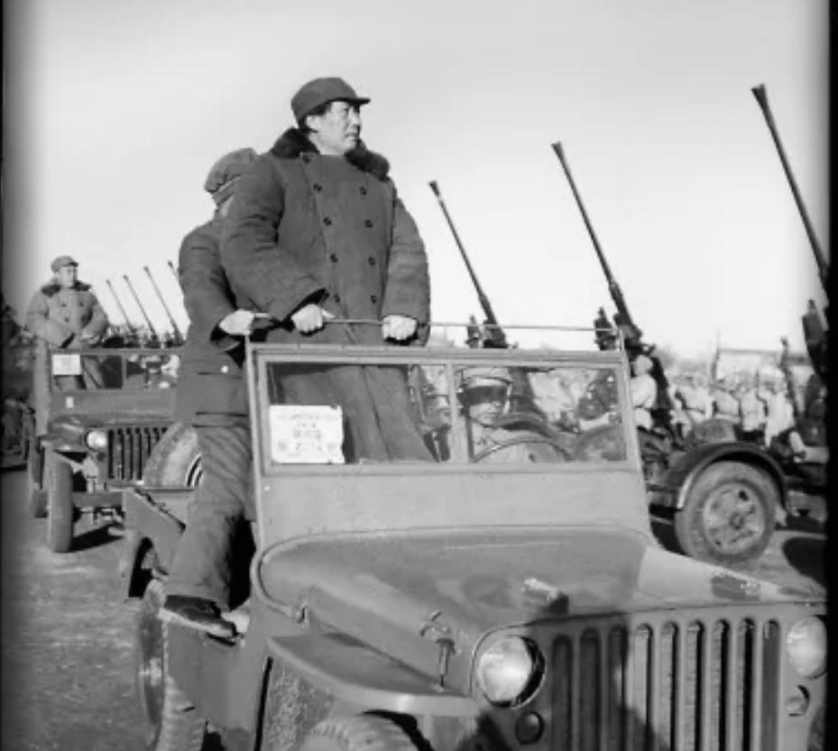 人民大会堂名字为何是后改的？它原先叫什么？毛主席亲自改名