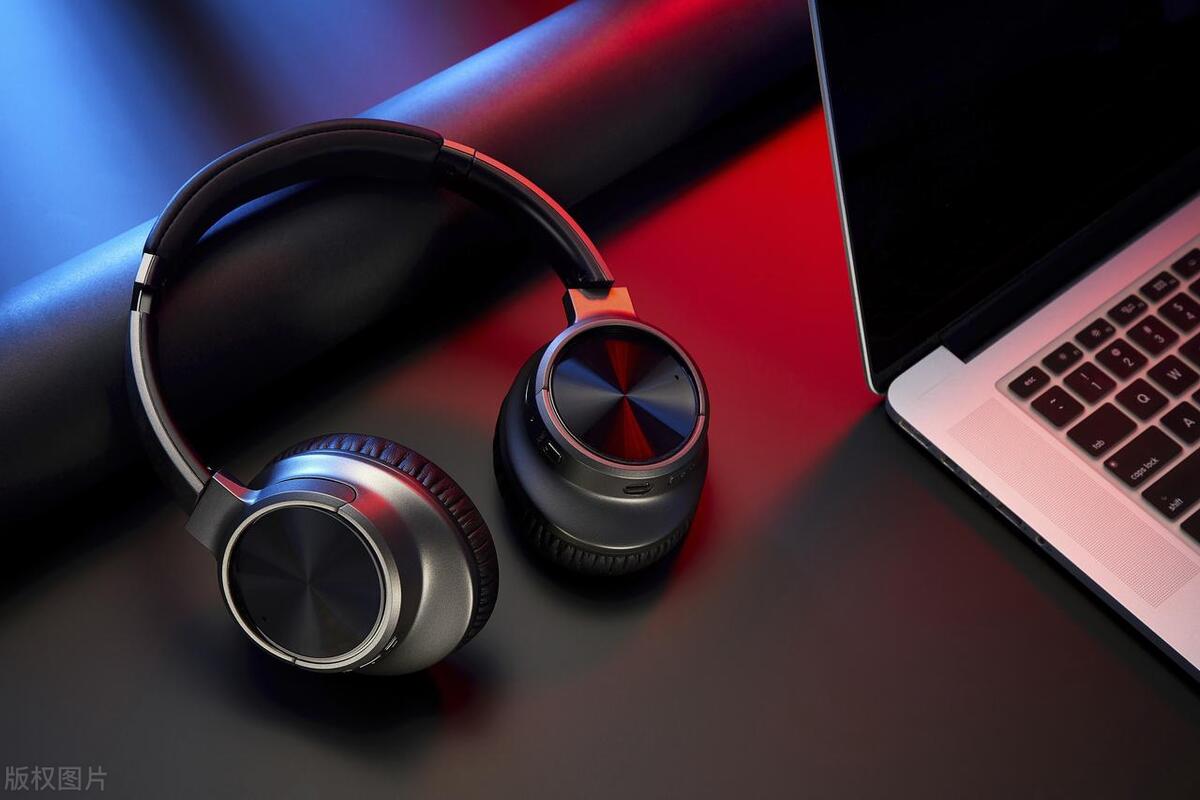 耳机为什么分左右声道,耳机l和r哪个是左哪个是右