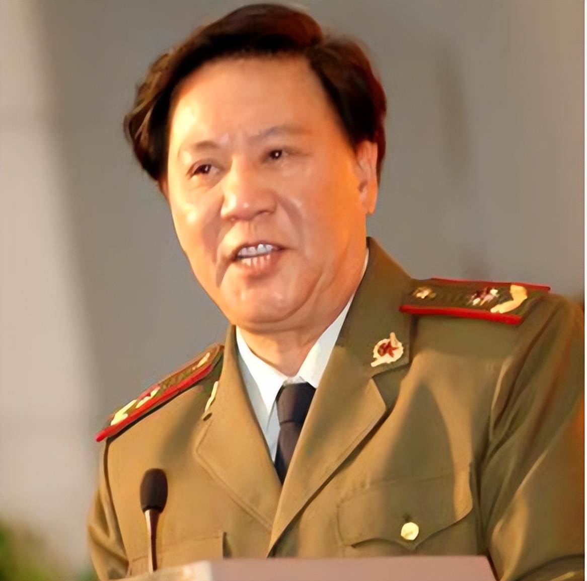 83年古月结束表演，*尚昆杨**亲自接见：我不懂表演，但提两条建议