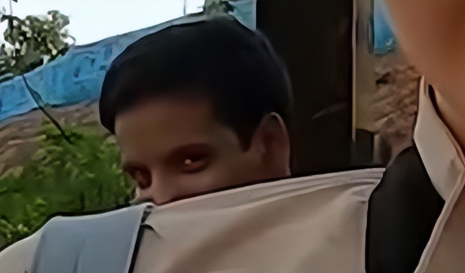 韩国女子单独在印度旅行，被男子跟踪性骚扰，掏生殖器还猥琐微笑