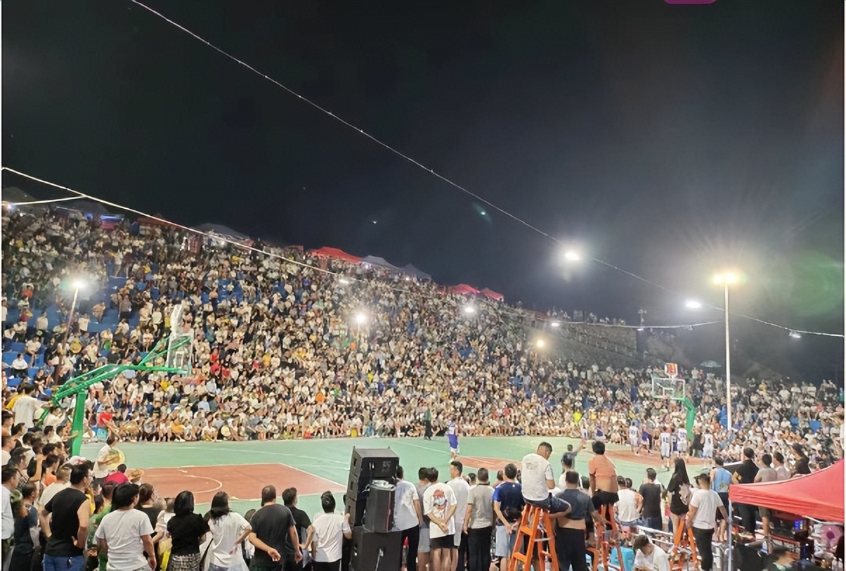 鏉戣秴鎯婄幇褰╄櫣杩囦汉鎯婂憜瑙備紬,鏉戣秴鎯婄幇褰╄櫣杩囦汉鏄皝