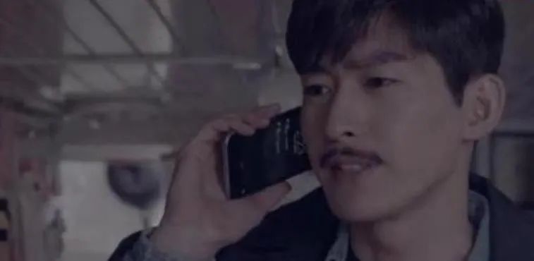 洒枸杞假装喷血、演尸体玩手机，这些穿帮镜头好敷衍，个个离谱