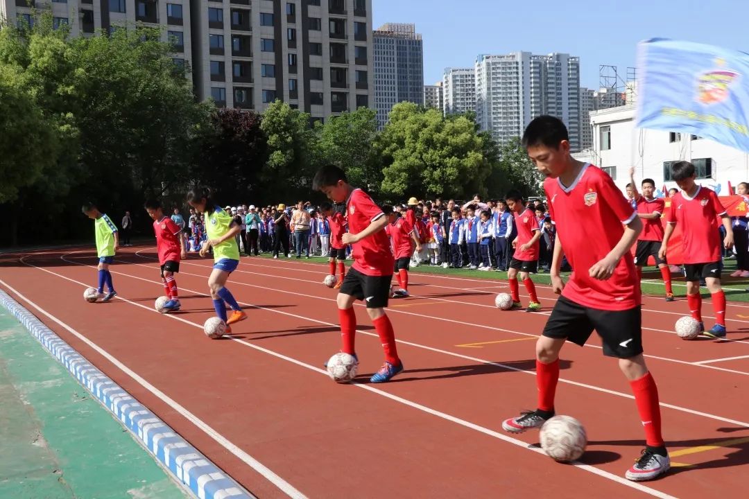 足球守护孩子的梦想,让美好伴随着孩子的成长