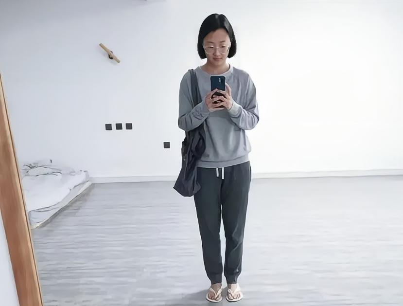 90后上班族一个月开销,90后月入2万却只花250元攒钱买房