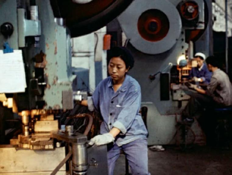 为什么现在年轻人不愿意去制造业,制造业艰难时刻打工人何去何从