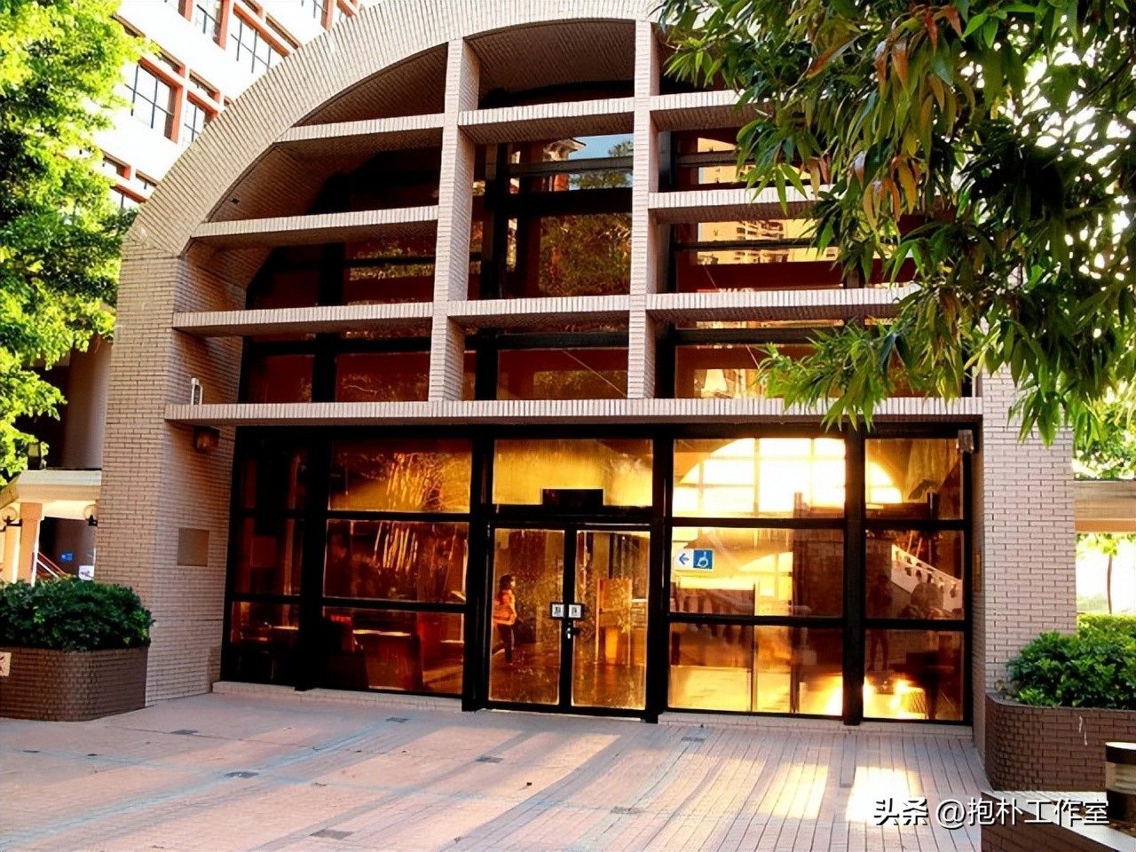 香港第一风水师：为李嘉诚大摆“风水局”，一句话让杨受成翻盘