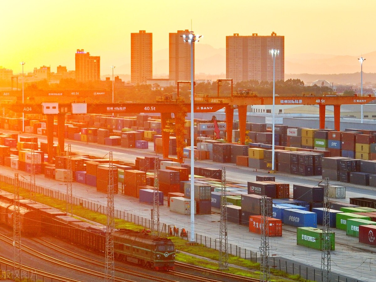 最近荷兰卖给中国光刻机了吗,荷兰对中国光刻机进展最新表态