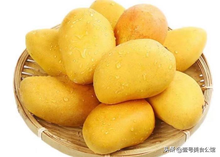 荸荠芒果炒虾仁,椰香芒果炒虾仁