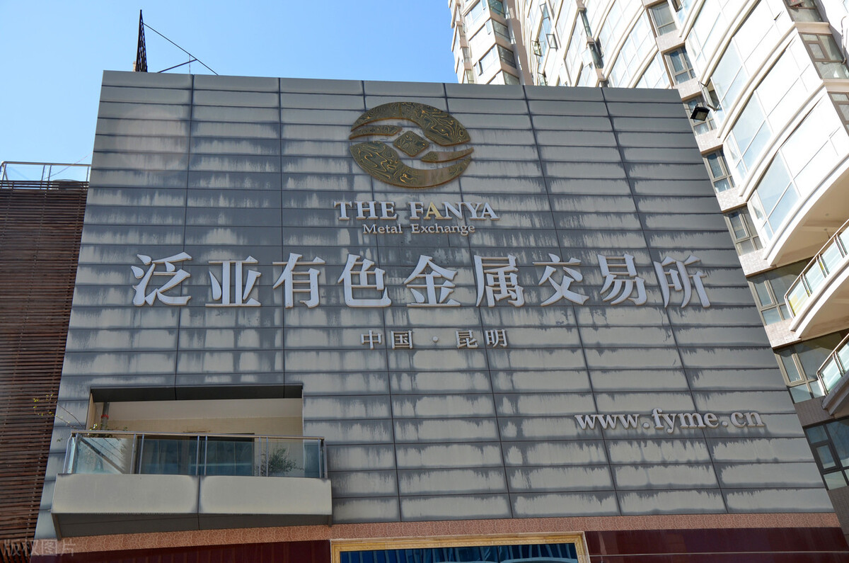 “白嫖”空姐三年，还想让她背负900万债务，*咸平郎**真的很牛B