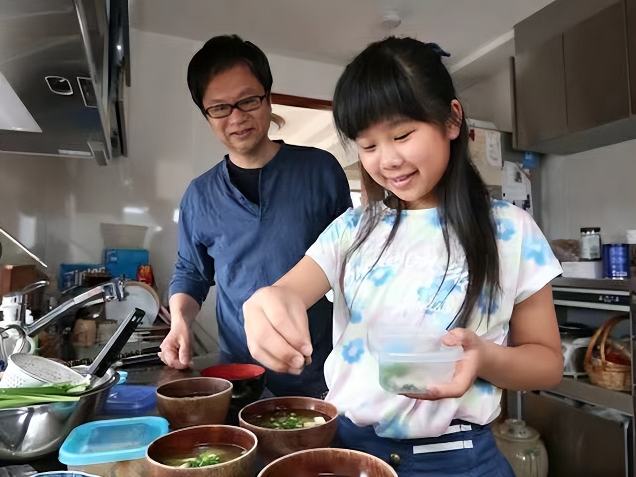 日本癌症晚期妈妈,日本妈妈强迫4岁女儿做饭