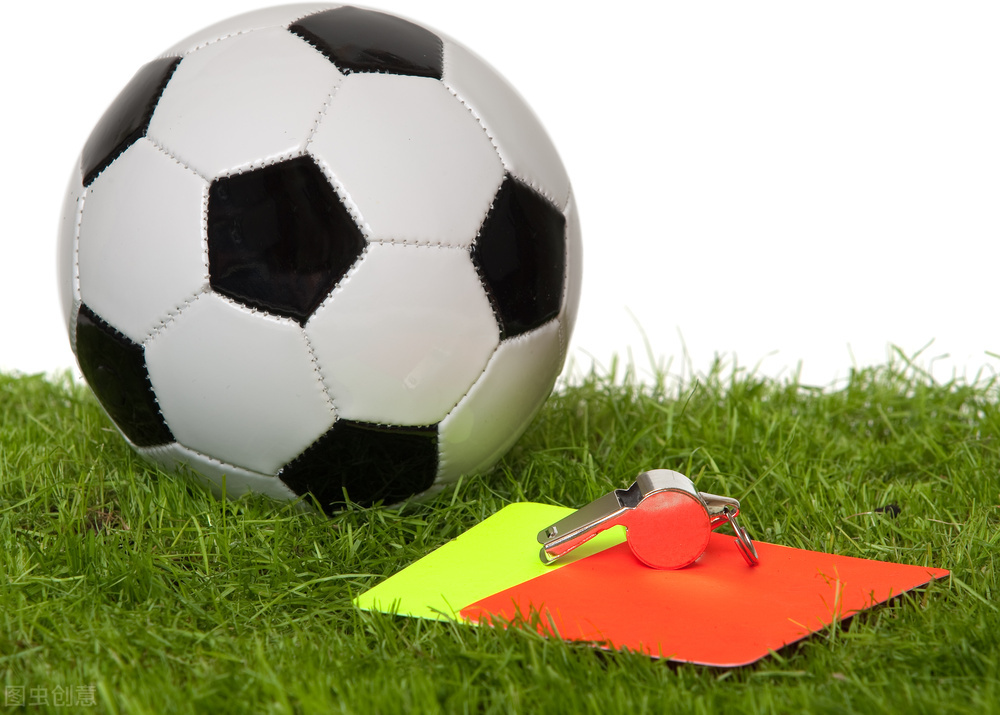 让人笑不活的足球裁判,没人敢惹的足球裁判