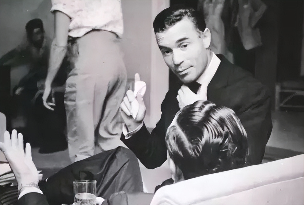 “软饭王”鲁维罗萨：娶过5位富婆，被送轰炸机和超跑，56岁身亡