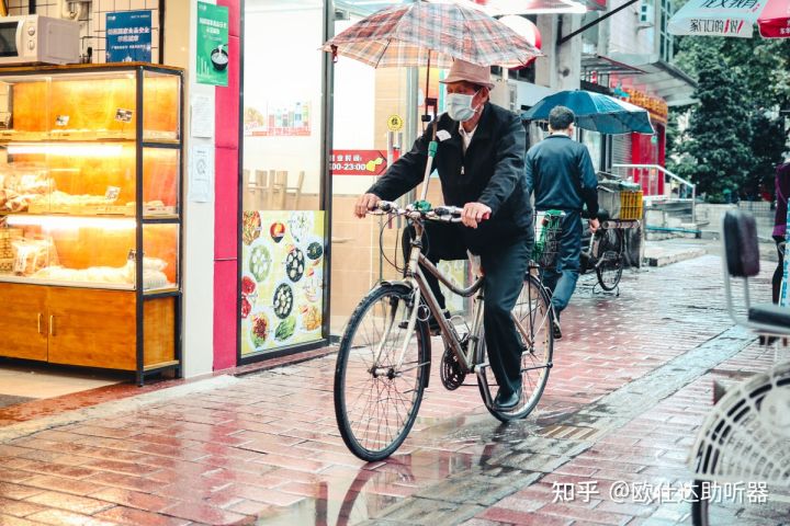 助听器进水有杂音怎么回事,西门子助听器进水了怎么办
