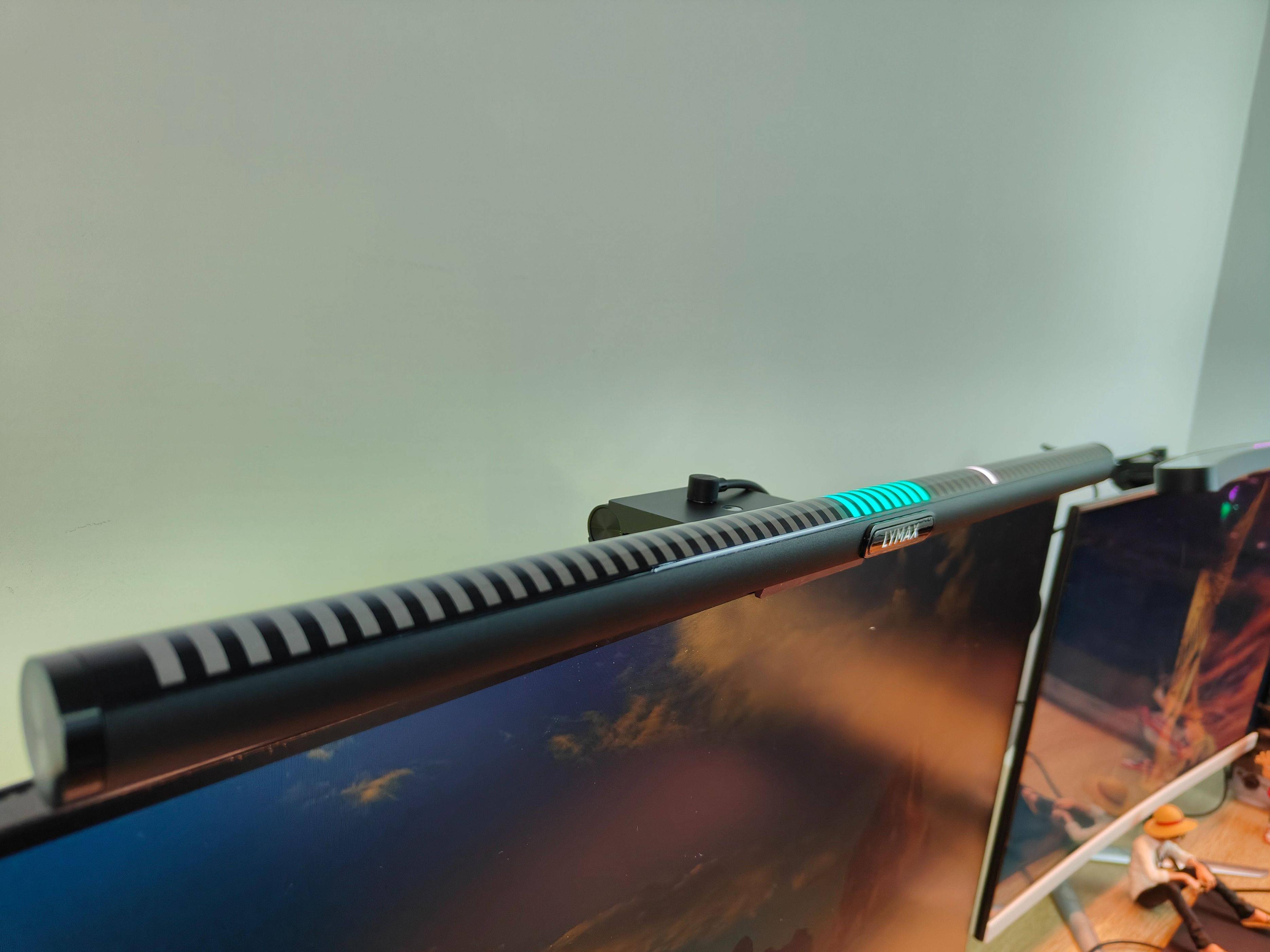 长时间熬夜使用电脑桌面补光，蓝光辐射问题，是时候重视起来了。