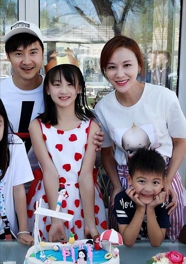 二十岁就当妈的女明星,最年轻当妈的女明星有哪些