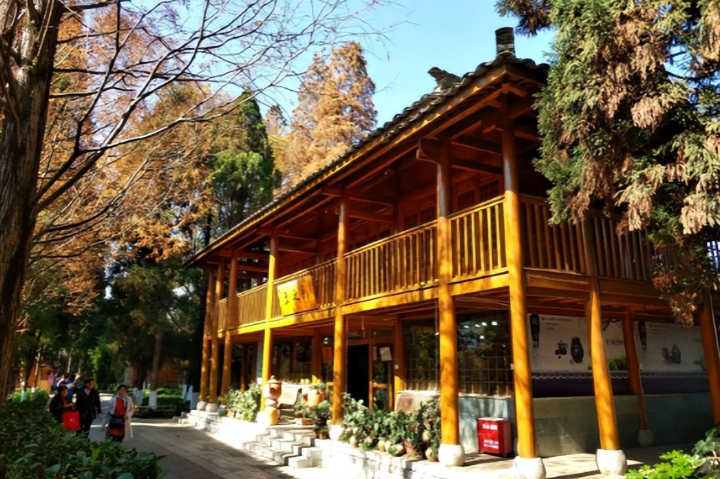 云南昆明繁华的地方,云南昆明必去的几个地方