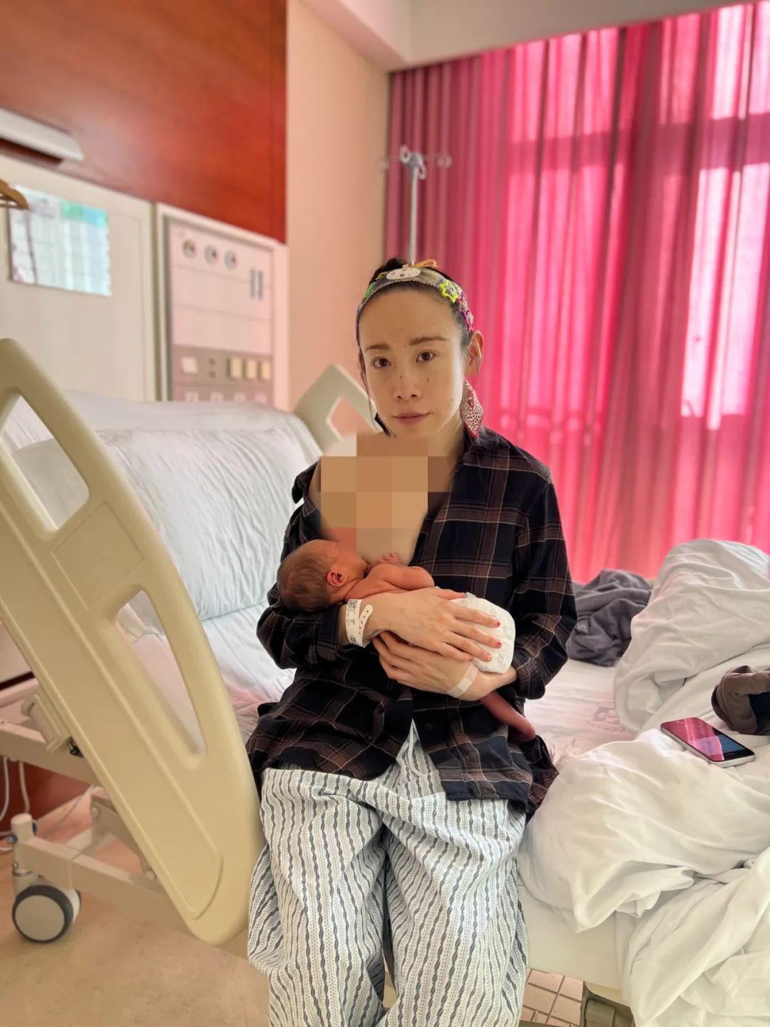 去医院的路上在车上生的孩子,在车上临盆生孩子