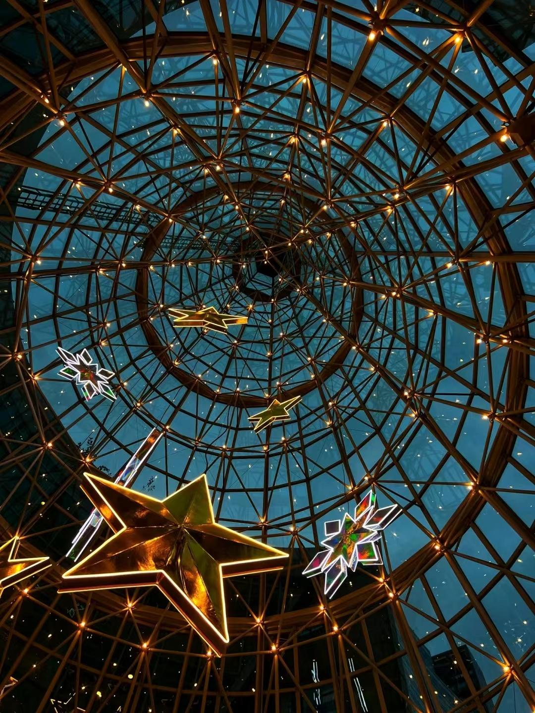 奢侈品秀场设计经典,奢侈品门店圣诞装扮