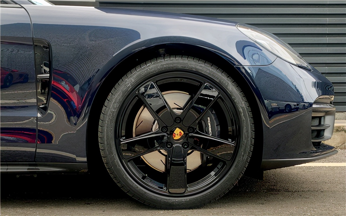 复古潮流！帕纳梅拉上身弗雷德定制经典福斯款锻造轮毂