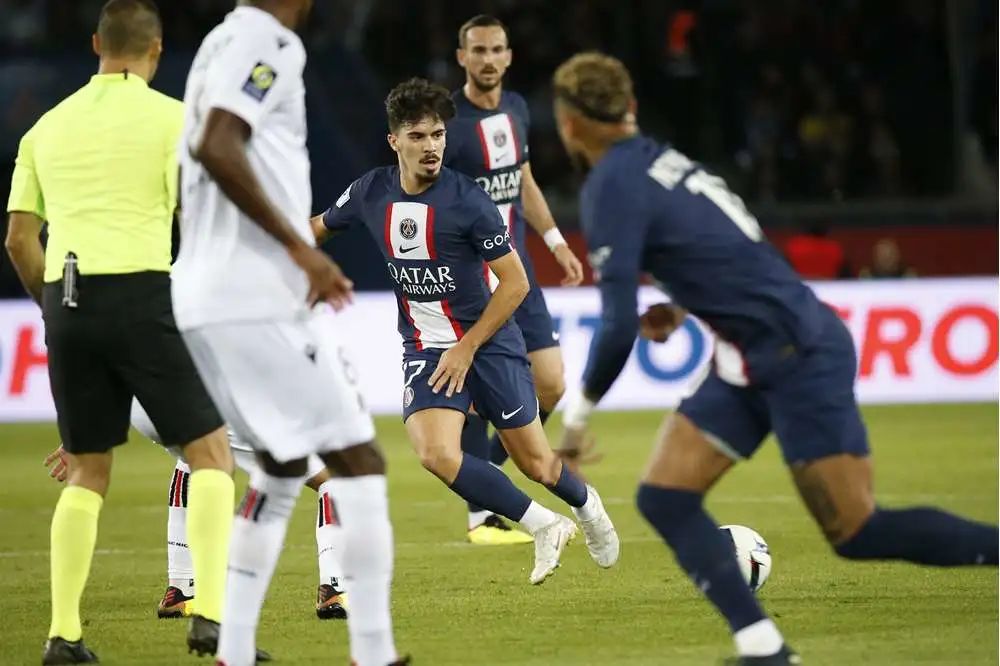 梅西任意球绝杀内马尔,梅西任意球破门法甲