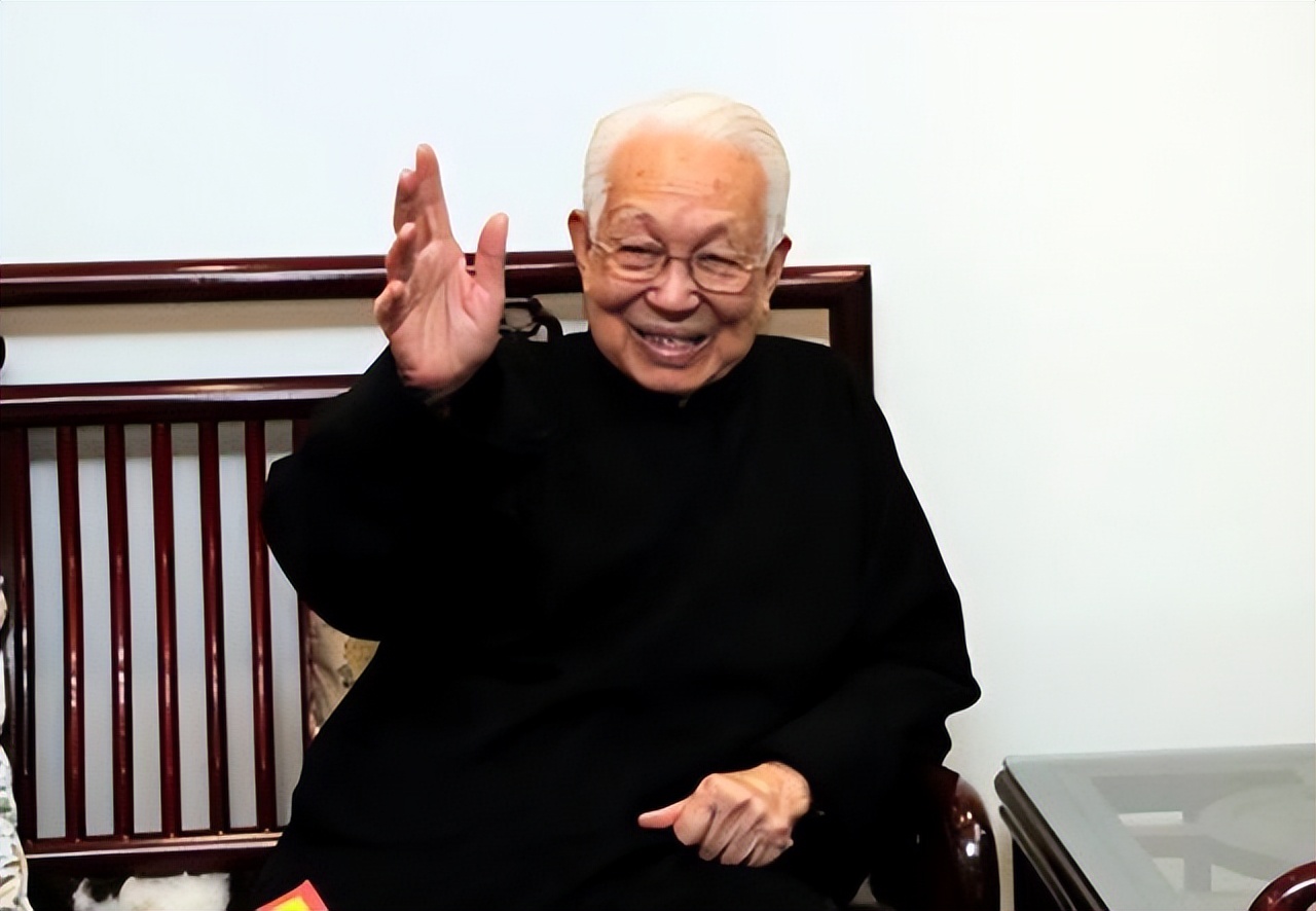 香港著名堪舆家蔡伯励,李嘉诚御用风水大师蔡伯励