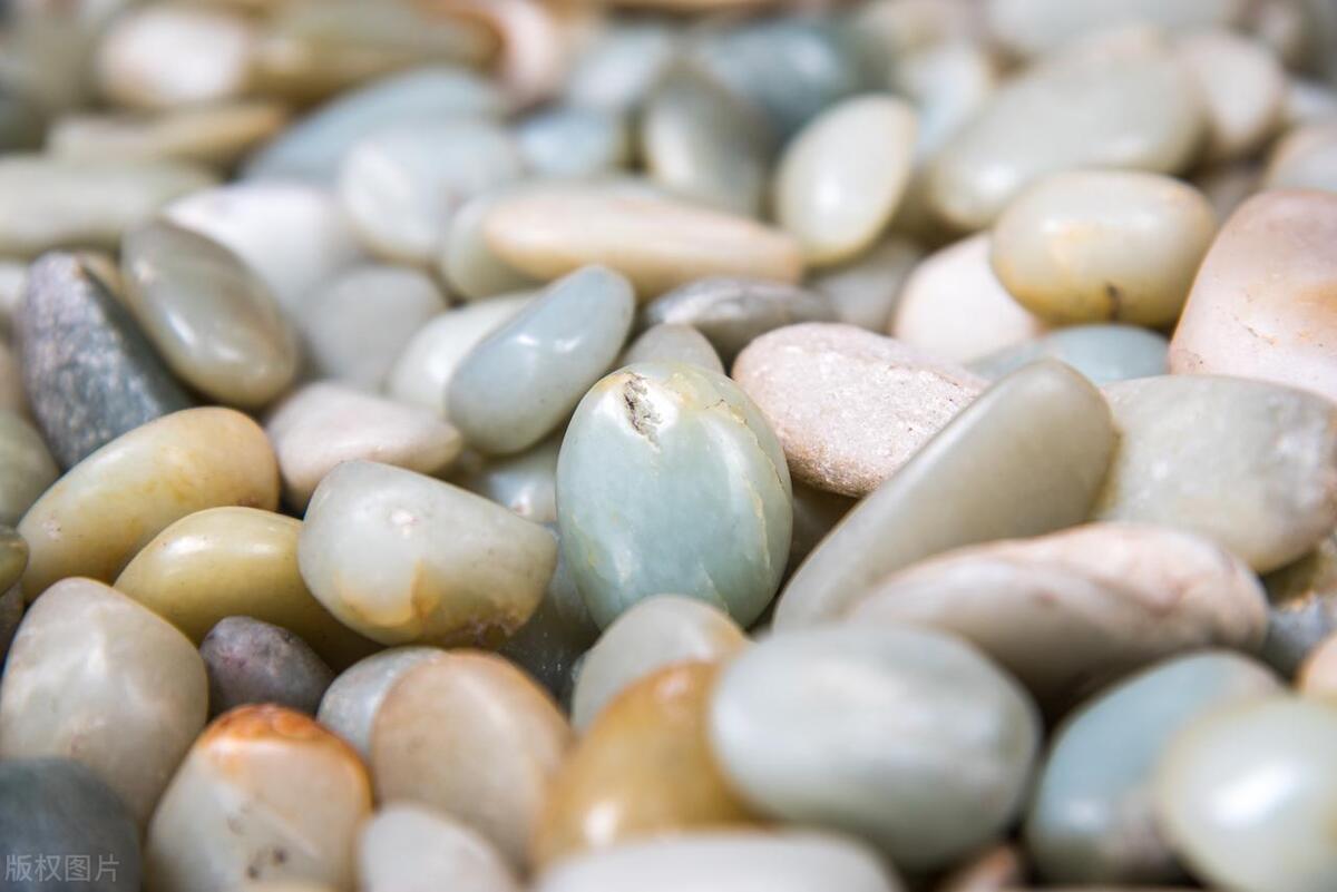 单腿小腿酸胀发麻是静脉曲张吗,腿酸胀难受怎么缓解静脉曲张