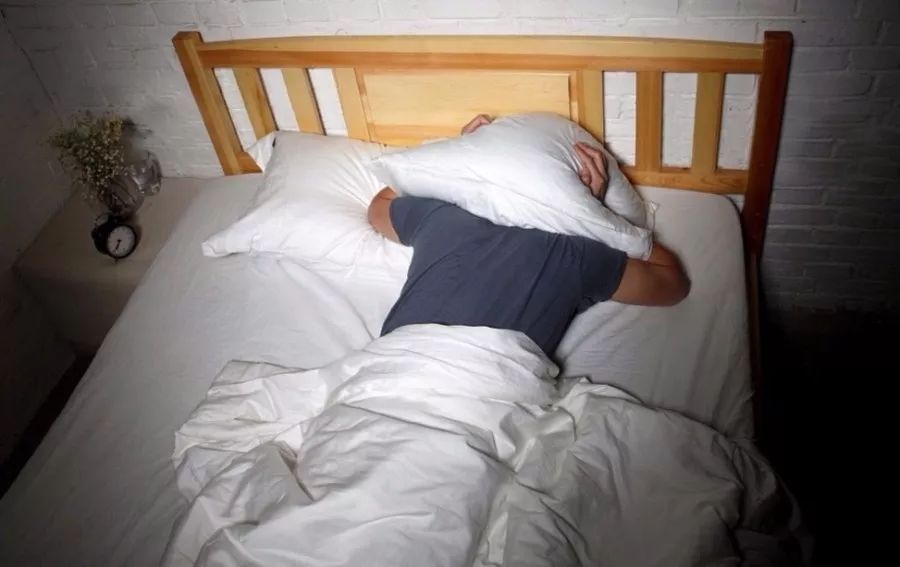 乳胶枕头好不好,乳胶枕头好高不舒服