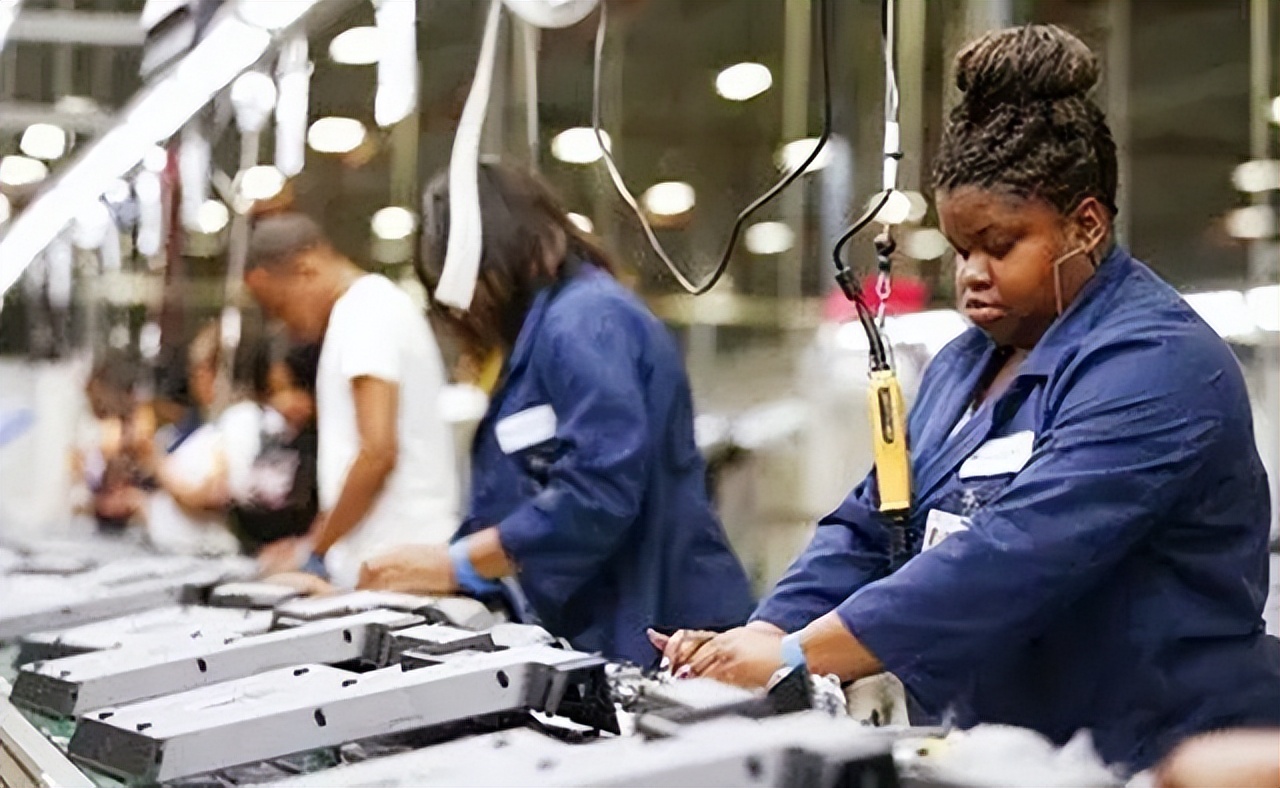 西方高科技禁运卡住了俄军，却卡不住中国，原因不是简单一两条