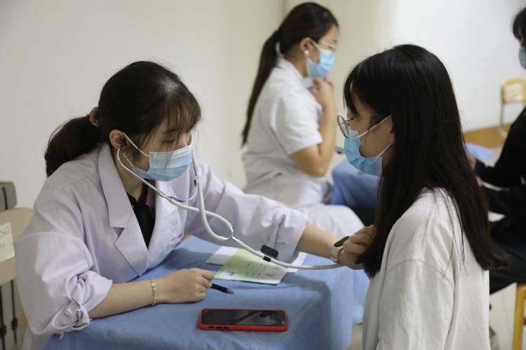 50岁女人突然心悸头昏四肢无力,50多岁妇女头晕心慌四肢无力