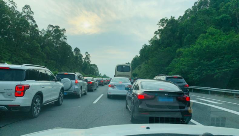 大量外国人涌入中国的原因,大量外国人涌入中国旅游