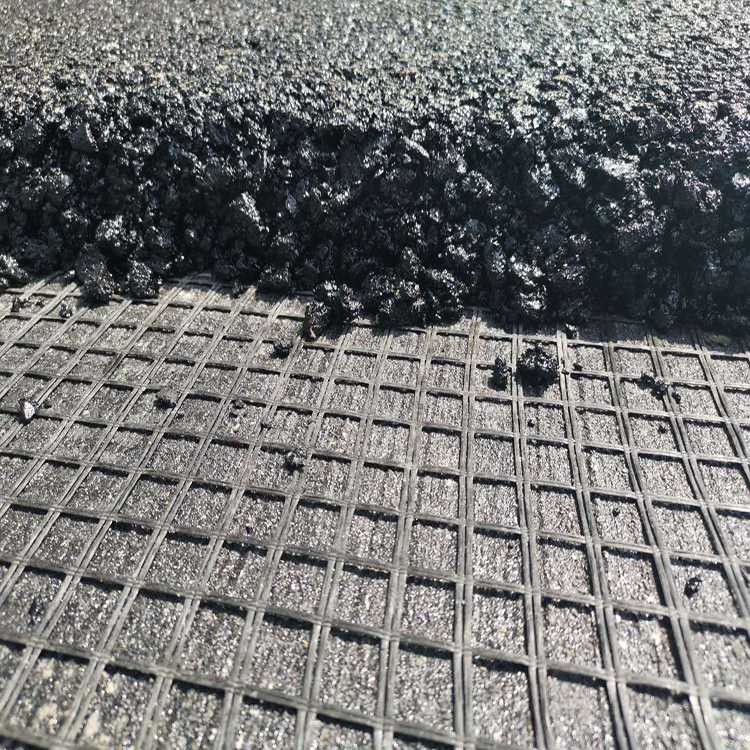 自粘式玻纤格栅施工,玻纤格栅在哪一步施工