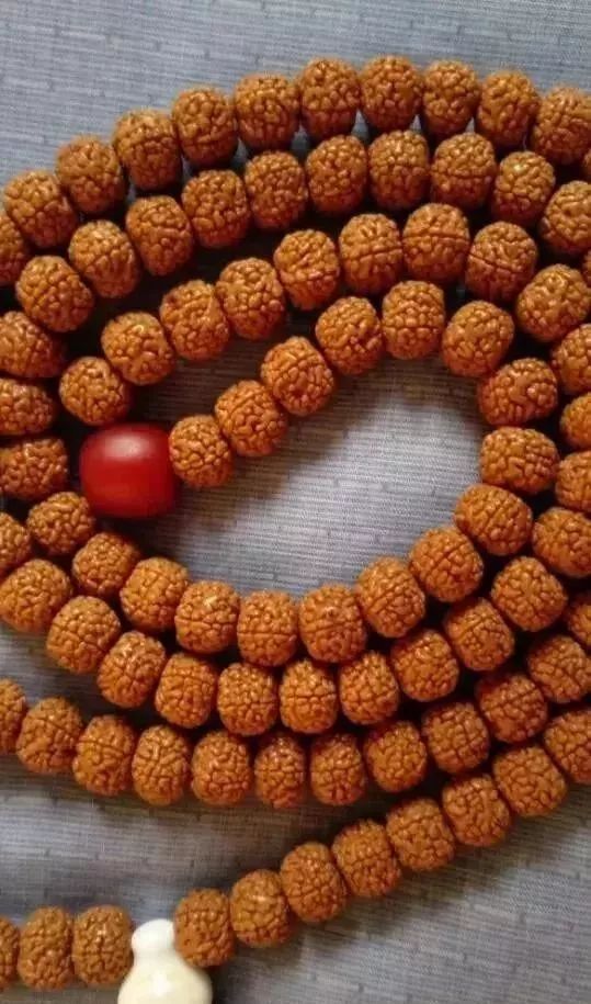 酸枣核手串108怎么盘红,琥珀木手串多长时间能盘红