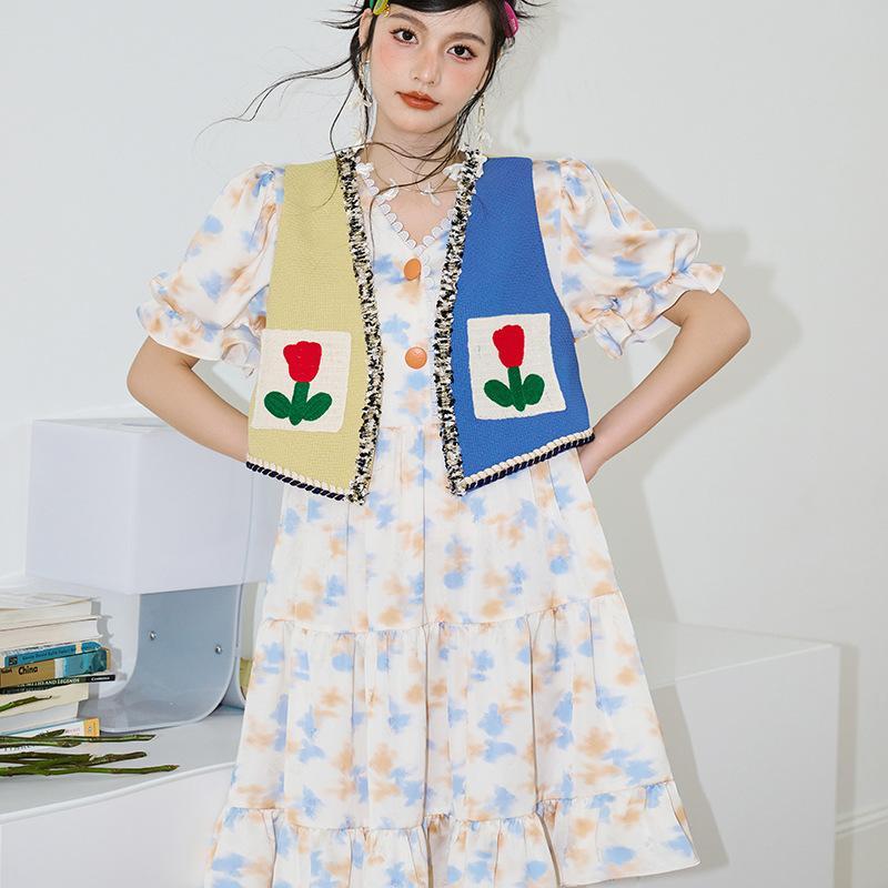 早春就要穿亮色系的,这个春天这样穿更好看时尚又减龄