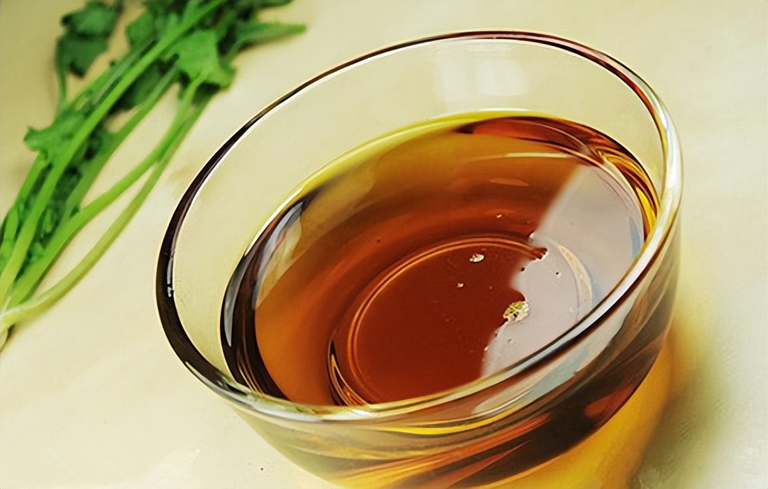 菜籽油中含有芥酸，致癌物超标？也有说菜籽油美容养颜？听谁的