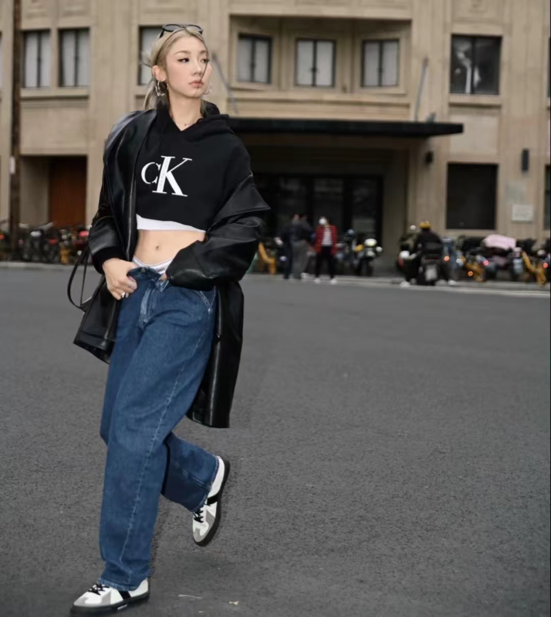 冬季黑色皮衣穿搭图片大全男,洋气黑色皮衣套装10岁